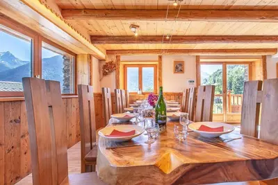 Image de Chalet, wifi, 50m des commerces, sauna, terrasse, balcon, parking, télévision, 170-180m², Les Arcs