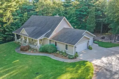 Image de Luxury getaway. 5 Br, 3ba, 3500 sq. Ft. , 2 acres. Sleeps16.