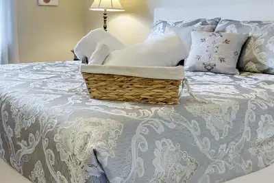 Image de Incredibly Clean and New Two-Bedroom Townhome!