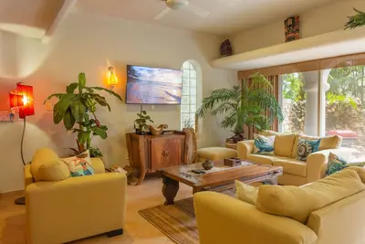 Image de 2 Br, 2 Bath, Ground Floor Condo, Private Terrace, Steps From The Beach & 5th Av