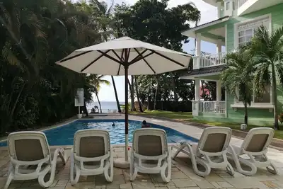 Image de Beachfront condo with sea views, ground floor, guest-friendly, near everything!