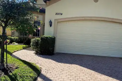 Image de ** New lisiting ** Professionnellement décoré Grandezza maison 2300sq ft