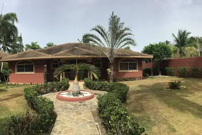 Image de Quiet 5bd villa in oceanfront residence, private pool, steps from sandy beach!
