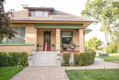 Image de Vintage Charmer Entire Home Near Logan