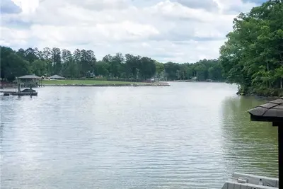 Image de Big water Lake Wylie views on quiet cove, private acre property near Belmont