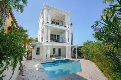 Image de Beaches Be Sippin' - Ocean Views with Private Pool & Rooftop Deck