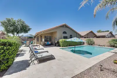 Image de Sunny Maricopa Getaway w/ Private Pool + Fire Pit!