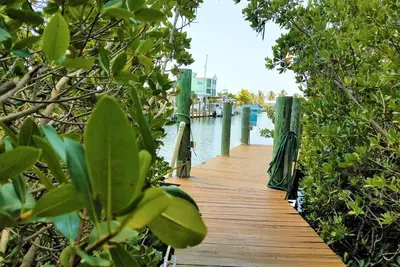 Image de Sea Renity~ Large 3/2 Sfh, 30ft dockage, Private pool, Hot tub & Huge game room