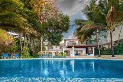 Image de Top-class 6bd oceanfront villa on sandy beach. Perfect for parties!