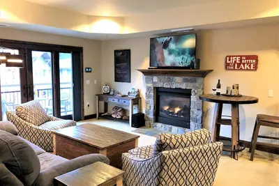 Image de Lake Getaway! Elegant 2-Bedroom Condo in Downtown McCall