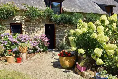 Image de Cottage en pierre du pays /entre terre et mer