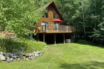 Image de Light-Filled Log Home, 4 Wooded Acres, & Lake Access. The water is 0. 4 mi away.