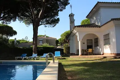 Image de Villa mit Privatpool in Roche Residencial