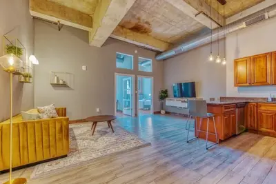 Image de Sosuite | 2br Apt w W/D, Gym, On-Site Restaurant