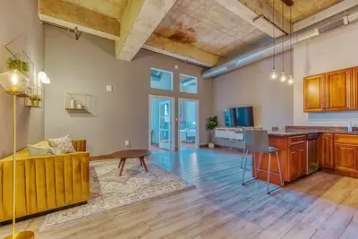 Image de Sosuite | 2br Apt w W/D, Gym, On-Site Restaurant