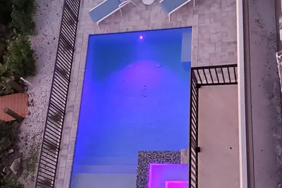 Image de Stunning new home! Gulf & Bay views, 2 min walk to beach, private pool/spa/dock