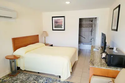 Image de The Lake Store Lodging Room #5