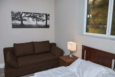 Image de Family Friendly 2 Bed Rooms Basement Suite The Chateau - St No. 00177094