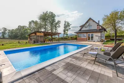 Image de Belle maison à Smiljan avec sauna