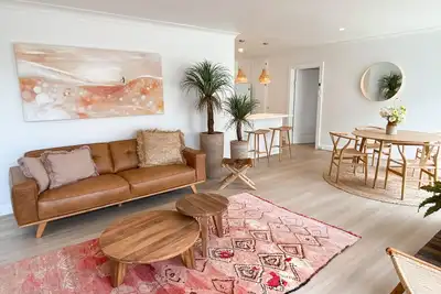 Image de Bask - Great Location. 100m from cafes & shops. 150m from beach!