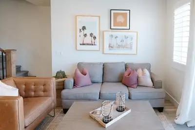 Image de Palm Springs Heaven  With Fire Pit and Game Table | Modern Desert Gem Townhome with Pool