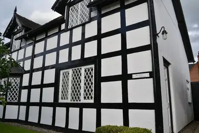 Image de Quaint cottage on the village green