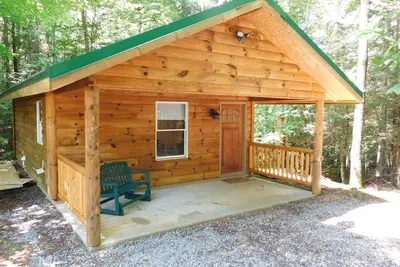 Image de Hawk's Nest Mountaintop House retreat with trails to waterfall
