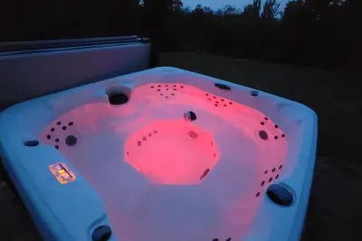 Image de Sunset Paradise - Wh · Hot Tub! Pet Friendly! Exotic Mountain Cottage!