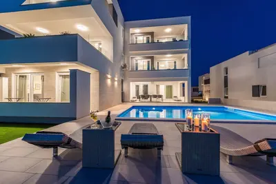 Image de Modern and Luxury Apartments for 12 with Pool