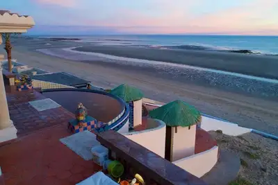 Image de 4Br/4Ba Beachfront Home in Las Conchas, owners suite can be added as 5 bedroom