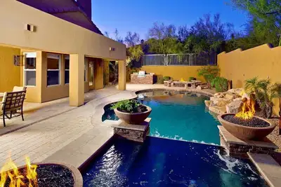 Image de Prime Location, Heated Saltwater Pool, Access to Tennis Courts, Bbq, and More!