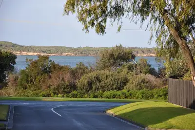 Image de Beachview-minutes walk to beach & cafes-Home Office, Mobility & Pet friendly