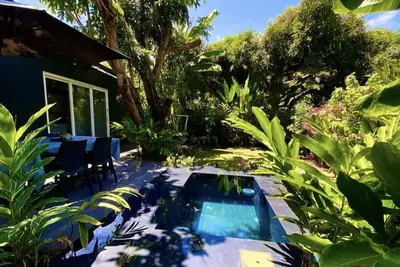 Image de Tiny house moderne avec piscine, à quelques mètres de la plage