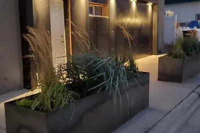 Image de Newly Remodeled Nye's Place!
