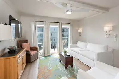 Image de Completely renovated condominium