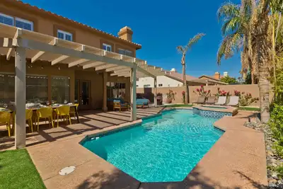 Image de Lush Desert Living - Walking distance to Coachella