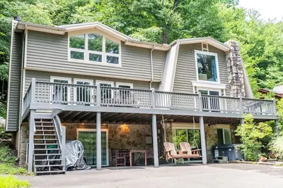 Image de Lake Life Hq | Private Dock + Hot Tub