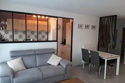Image de Appartement T3 rénové à 10 min du centre-ville avec balcon, garage et Wifi à Saint-Jean-de-Luz