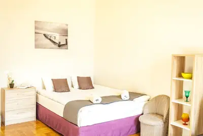 Image de New 2-room apartment with balcony in very center