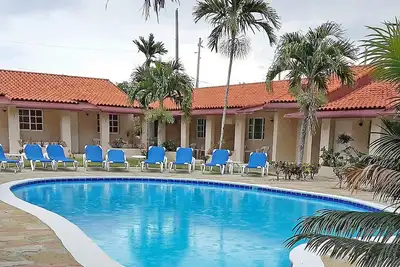 Image de Guest-friendly hotel room, pool/Tv/billiard /Ac, free breakfast/shuttle bus!