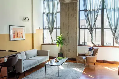 Image de Sosuite | 2br Apt w W/D, Gym, On-Site Restaurant