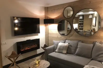 Image de 50m2 - 6 couchages - Au coeur de La Tania avec parking - Skis aux pieds!
