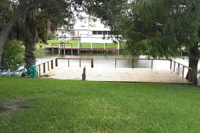 Image de Renovated, clean, comfortable, trailer on canal with Lake Okeechobee access.