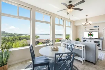 Image de Luxury Lake View Condo • Sunroom + Patio • Near Branson Fun!