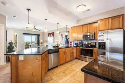 Image de Lake Days Await at this 2br/2ba • Sunroom + Balcony • Golf & Ticket Discounts