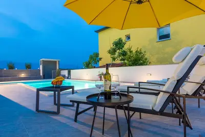 Image de Charming Apartments for 13 with Pool