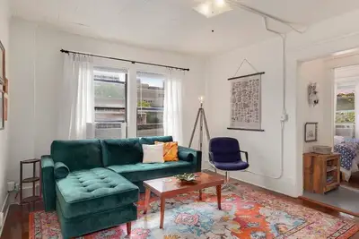 Image de The Wildflower - Monthly Rental - Walk Everywhere!