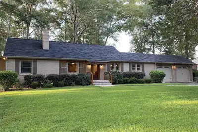 Image de Updated 4 bed/3 bath home within walking distance to Cu's campus & Death Valley