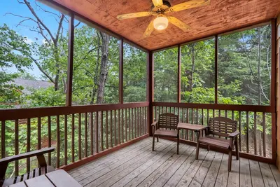 Image de 2 Bd Walk-in Cabin in the Heart of Branson Ticket & Golf Deals