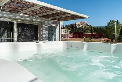 Image de Grand House - Acropolis 5-Bdr Apt. outdoor jacuzzi